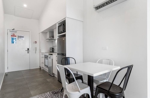 Avondale Cottage | Layard Apartments 532 – West Auckland Apartment