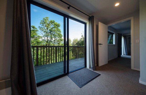 Nelson House | Room to move with a rural feel in Nelson city.