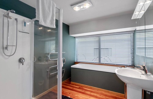 Waikawa Bay House | Waimarama Hideaway - Waikawa Holiday Home