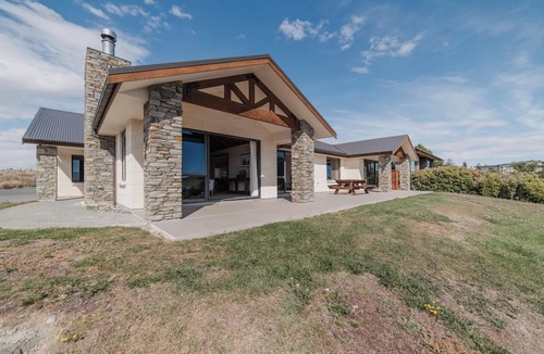 Tekapo House | Lake Lodge Tekapo