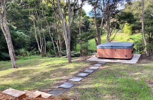 Mangawhai House | Native bush paradise. 10 mins to beach!