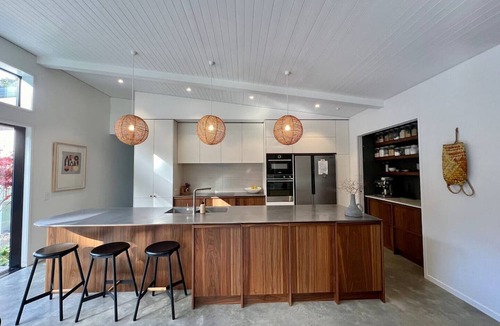 Mangawhai House | Native bush paradise. 10 mins to beach!