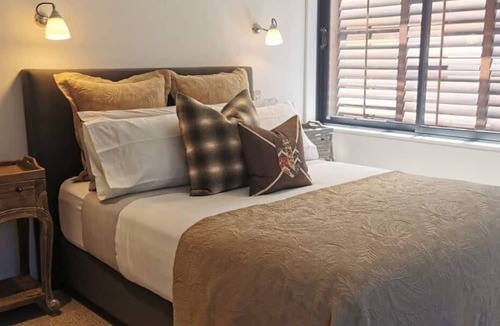 Auckland Central Business District Apartment | Luxury Waterfront Apartment in Auckland | 2BR/3BR
