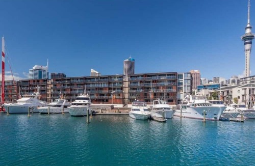 Auckland Central Business District Apartment | Luxury Waterfront Apartment in Auckland | 2BR/3BR