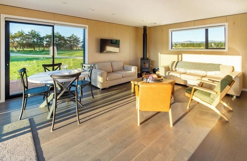 Lincoln House | Lincoln Hideaway: Relaxing Country Vibes