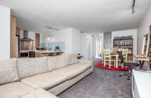 Mount Eden Apartment | 2 Bedrm Condo right on Mt Eden