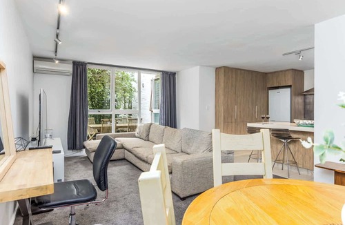 Mount Eden Apartment | 2 Bedrm Condo right on Mt Eden