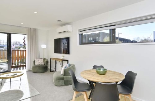 Christchurch City Centre Apartment | Hereford St Apartment-Modern Urban Retreat in Christchurch City