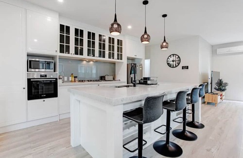 Hobsonville House | The Modern Avenue Home with Air-Con and Parking