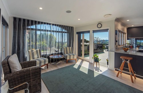 Britannia Heights House | Seascape Escape - Experience Elegant Living Surrounded By Breathtaking Views!