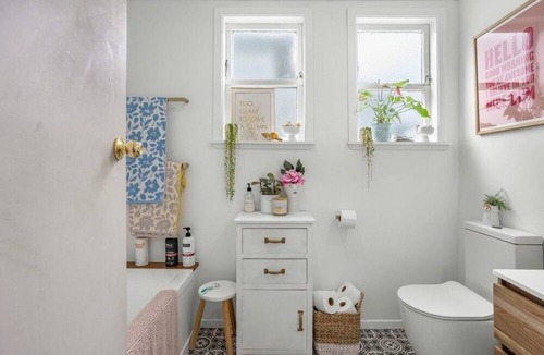 Petone House | Beach, bars, cafes, shops, and cinema on your doorstep!
