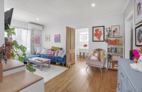 Petone House | Beach, bars, cafes, shops, and cinema on your doorstep!
