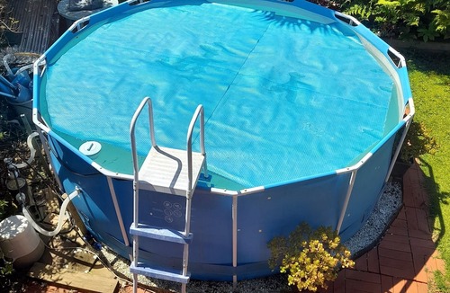 Whakatane Apartment | Kiwi Lodge Guest Suite neighbouring Kiwi Reserve Bird Park. Hottub, Pool, PetsOK