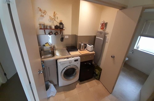 Whakatane Apartment | Kiwi Lodge Guest Suite neighbouring Kiwi Reserve Bird Park. Hottub, Pool, PetsOK