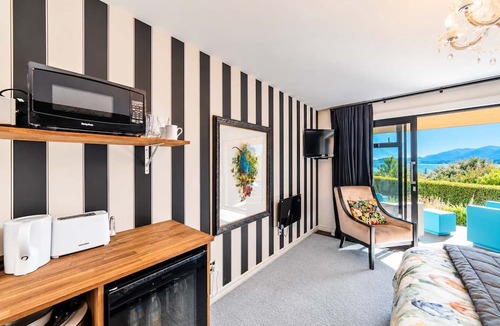 Tekapo Apartment | Tekapo Private Room | Lake + Mountain Views