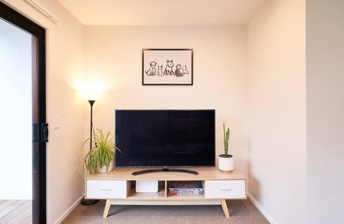 Saint Kilda Apartment | Newly built unit in St Kilda. Modern amenities