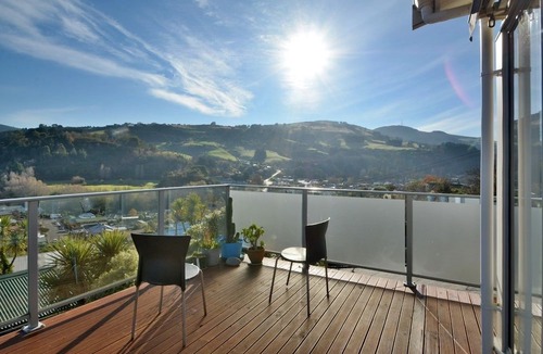 Dunedin House | Baldwin Street BNB