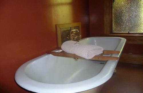 Papatowai Cabin | Hilltop Accommodation Catlins