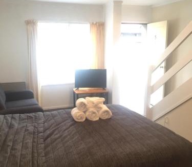 Fenton Street Hotel | Baden Lodge Motel - PRIVATE SPA Bath