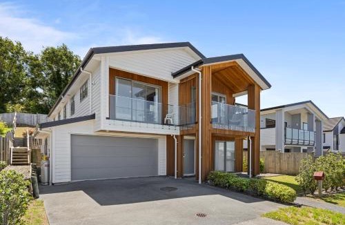 Orewa House | Orewa Ocean View - Pacific Heights Retreat