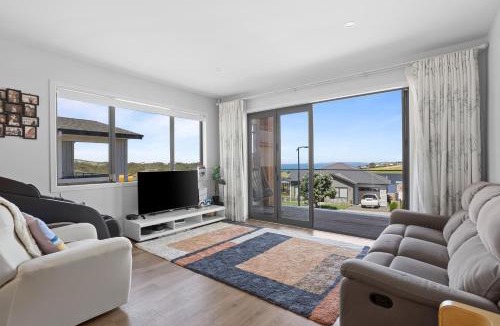 Orewa House | Orewa Ocean View - Pacific Heights Retreat