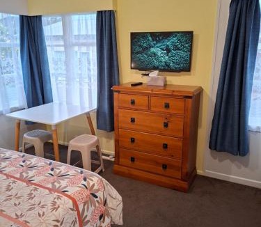 Hamilton East House | Spacious bedroom so close to Hamilton Gardens