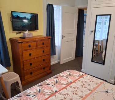 Hamilton East House | Spacious bedroom so close to Hamilton Gardens