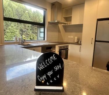 Closeburn Apartment | Forest Retreat 6 Mins to Queenstown