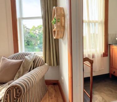 Tauranga House | Heritage Heart, City Smart - 4BR Villa Great Views