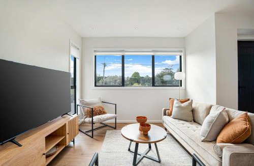 Devonport Villa | Luxury Coastal 4BR 3BA Luxury holiday house in North