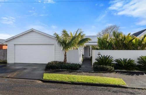 New Plymouth House | Metro Haven to Luxury on Lemon