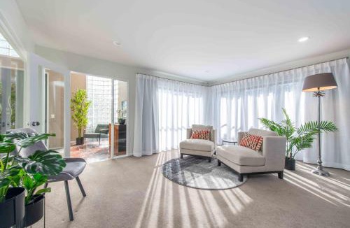 Remuera Villa | Remuera Elegance - Spacious & Stylish 6-BR House