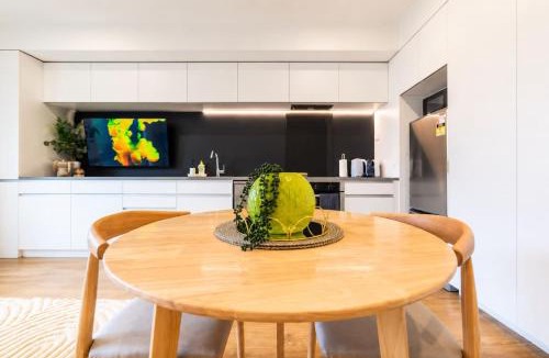 Sydenham Apartment | Sydenham Escape with Patio and Parking