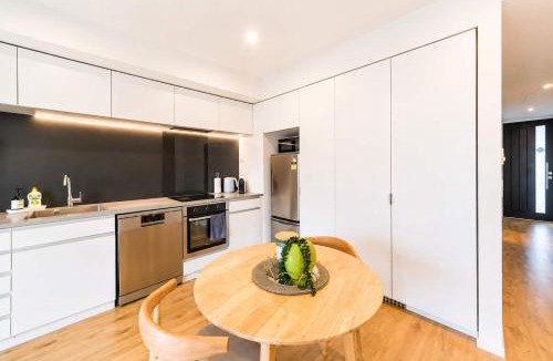 Sydenham Apartment | Sydenham Escape with Patio and Parking