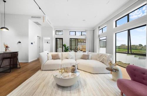 Devonport Villa | Brand-New Waterfront Sanctuary 4BR 4BA w 4 Parks