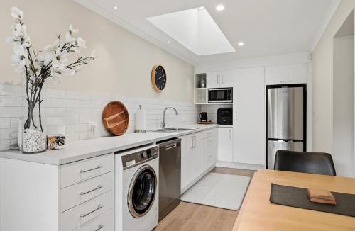Okere Falls House | Kowhai Studio - Spa Bath Walk to Okere Falls
