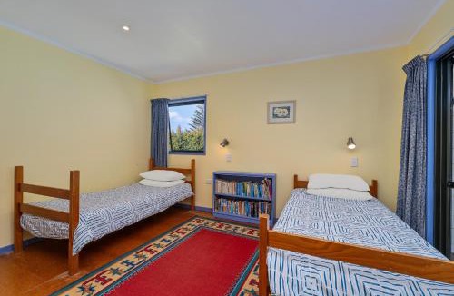 Hahei House | Rosemary Cottage - Hahei Holiday Home
