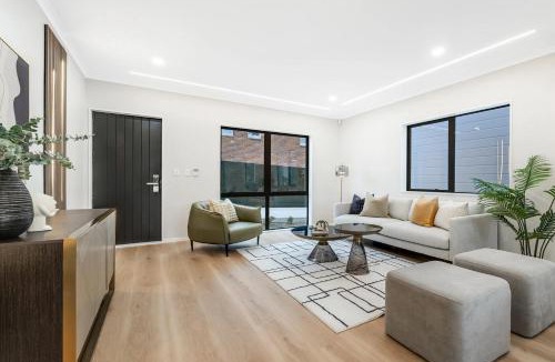 Somerville House | Howick New Builds, Walk to Shops