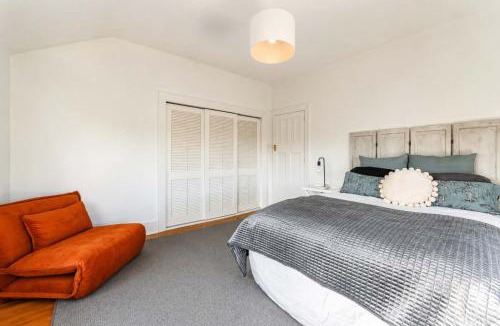 Riccarton Villa | Bel Air Mansion - Sleeps 12 Villa