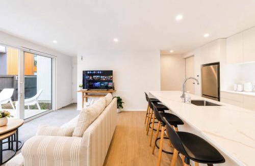 Spreydon Apartment | Modern Two Storey Stay with Private Patio