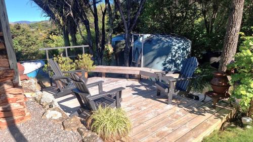 Tuateawa House | The Rock