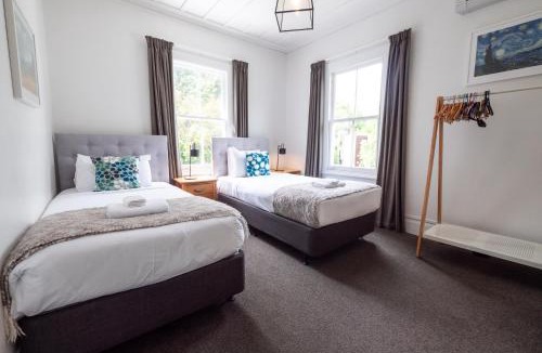 Freemans Bay Apartment | Light-filled Renovated Villa Walk to Ponsonby Road
