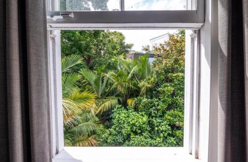 Freemans Bay Apartment | Light-filled Renovated Villa Walk to Ponsonby Road