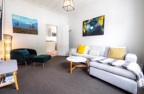 Freemans Bay Apartment | Light-filled Renovated Villa Walk to Ponsonby Road