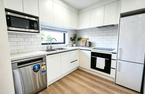 Mangere Villa | D Akl Airport Brand new 3 bedrooms Sleeps 6