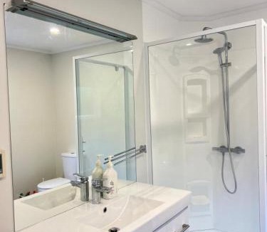 Greenhithe House | Simple & Budget-Friendly Room