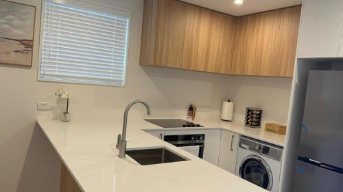 Addington Apartment | Stylish Standalone, 2 Bed, 2 Bath and parking