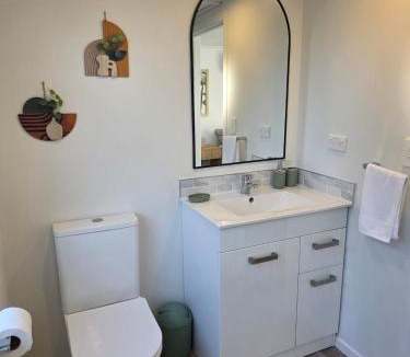 Napier Ski Chalet | Modern & Private Studio in Tamatea, Napier