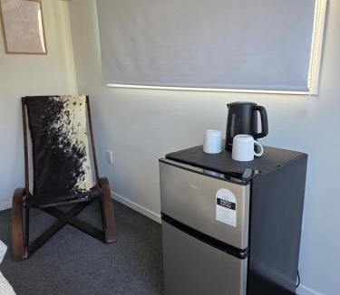 Napier Ski Chalet | Modern & Private Studio in Tamatea, Napier