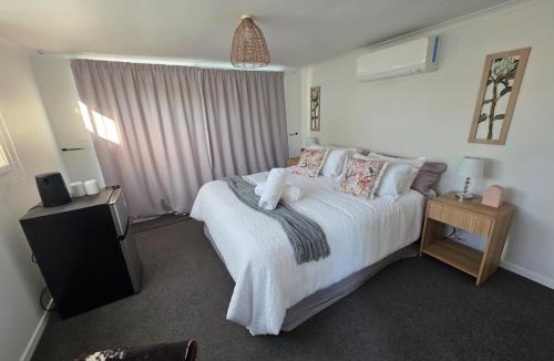 Napier Ski Chalet | Modern & Private Studio in Tamatea, Napier